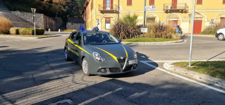 Gdf Como Tre Arresti Per Spaccio Di Sostanze Stupefacenti Nei Boschi Di ...